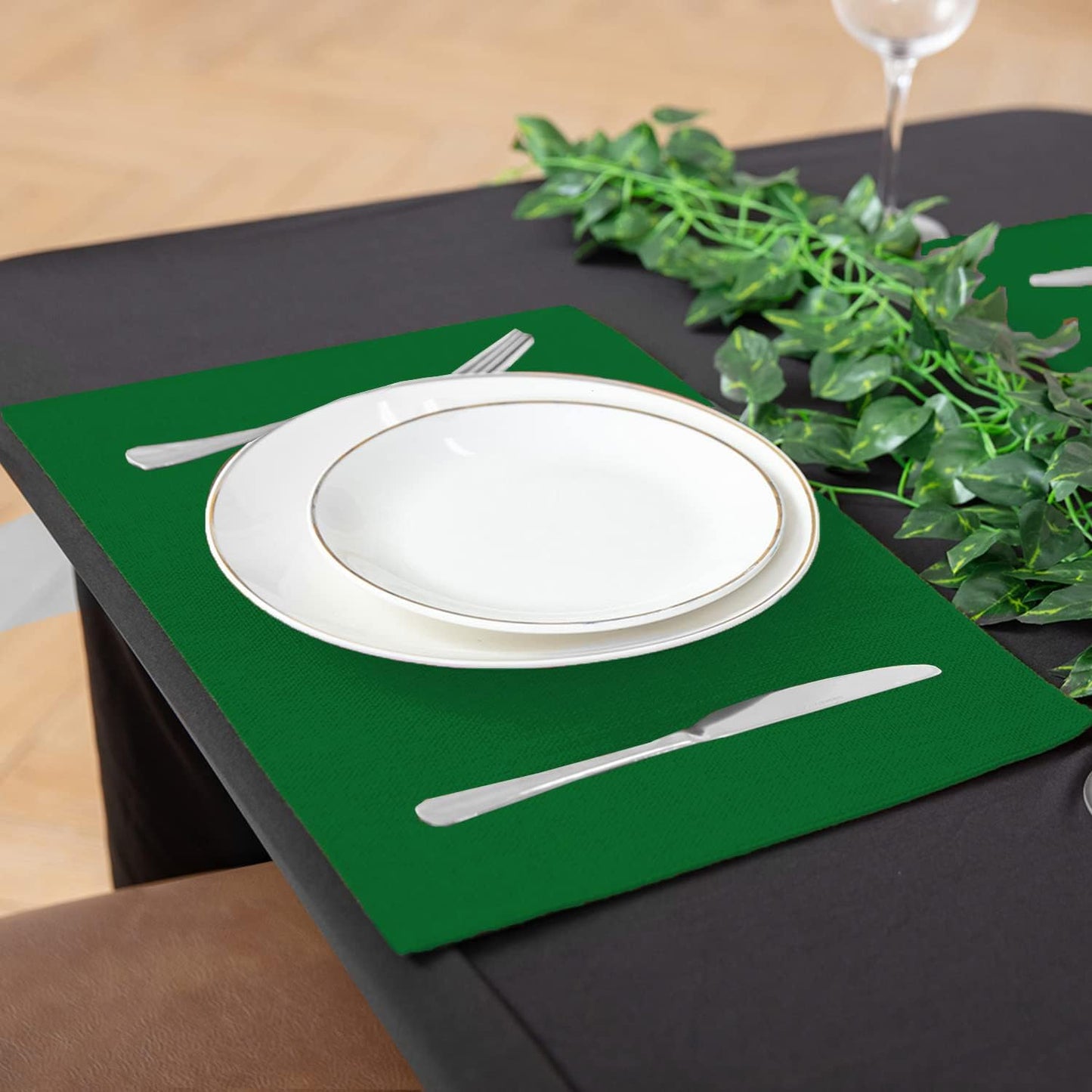 Cloth Placemats Set of 8, Linen Type Fabric Placemats Machine Washable Heat Resistant Placemats Wrinkle Free Thick Polyester Kitchen Place Mats for Dining Table (Forest Green)