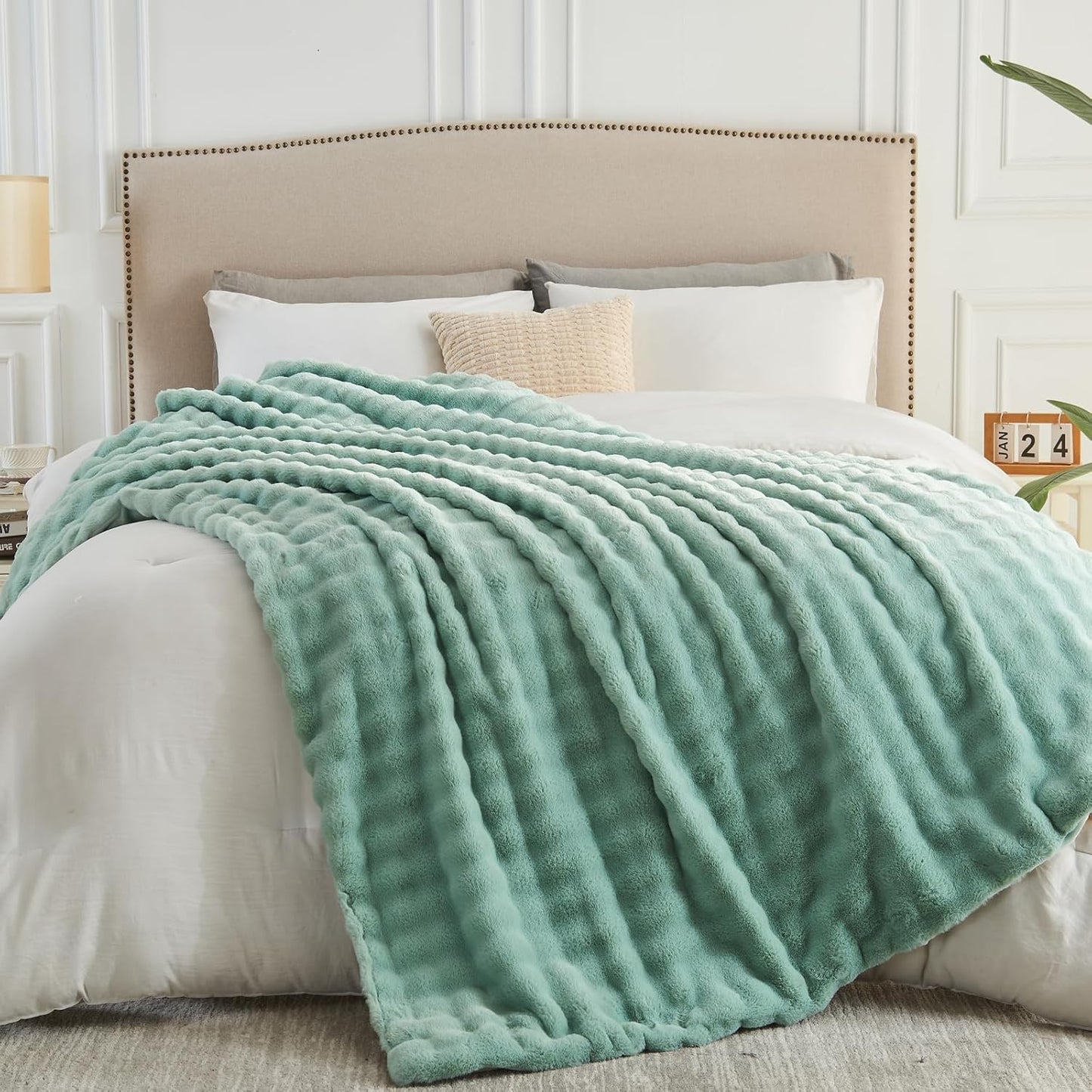 NEWCOSPLAY Faux Fur Queen Blanket Sage Green Bubble Blanket Thick Warm Soft for Couch Sofa Bed 550GSM (New Sage Green, Queen(90"x90"))