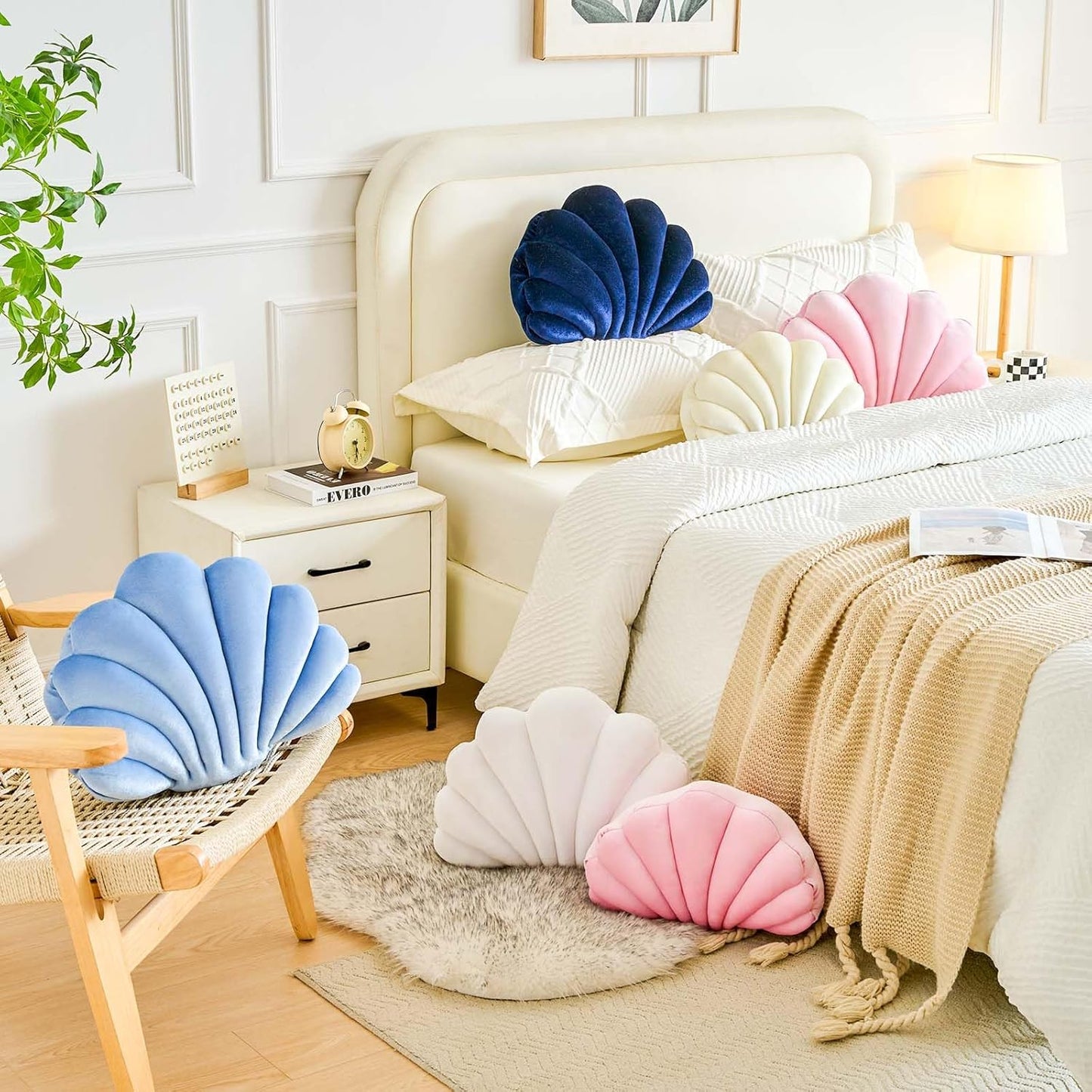 White Seashell Throw Pillows, Shell Shaped Throw Pillows, 18 Inch Soft Velvet Home Decorative Pillow Plush Cushion for Bed Couch Living Sofa Room Decor Accent Throw Pillow