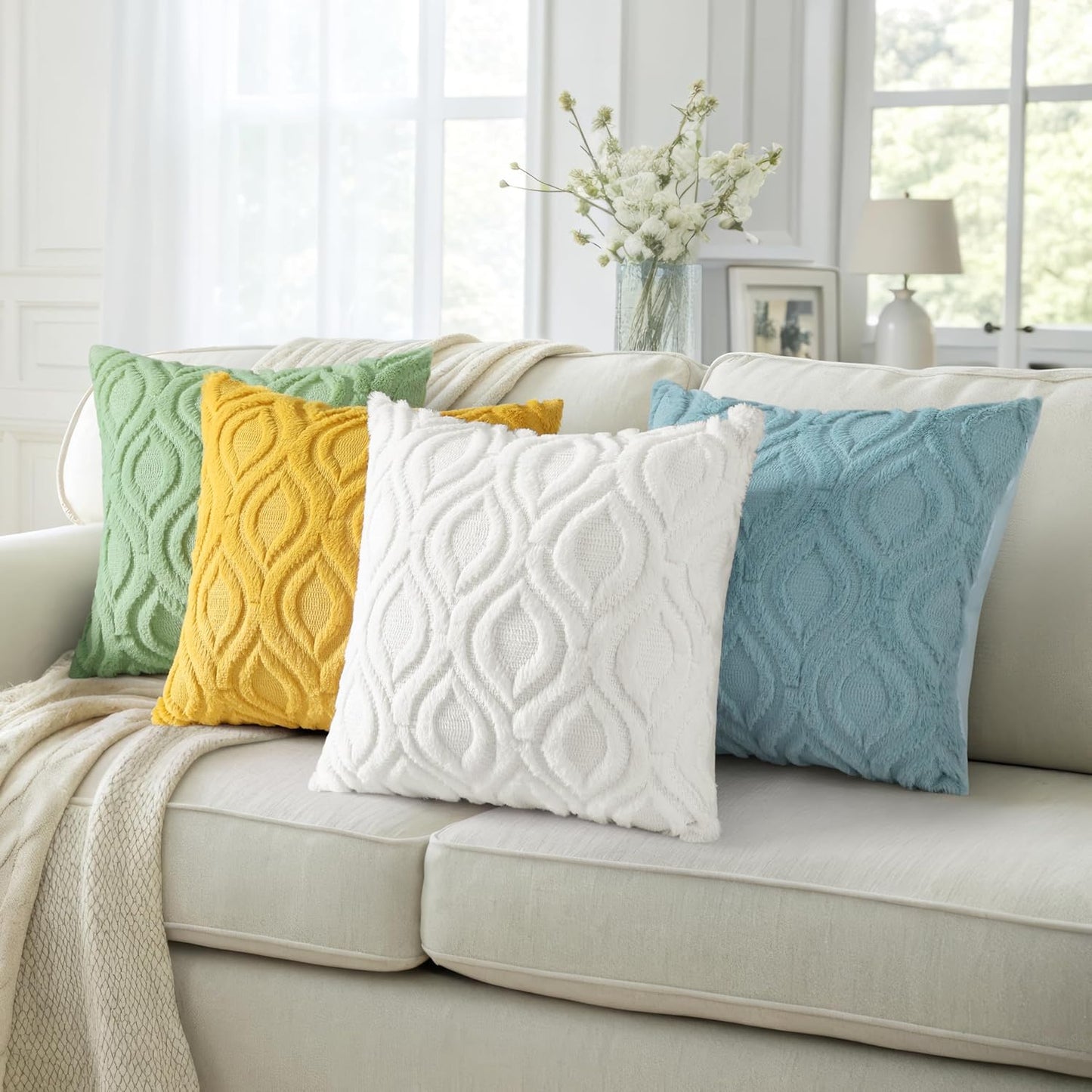 decorUhome Throw Pillow Covers 22x22 Inch Set of 2, Soft Plush Decorative Faux Fur Cream Beige Solid Couch Pillow Covers, Accent Farmhouse Neutral Square Euro Pillow Cases for Sofa Bed Living Room