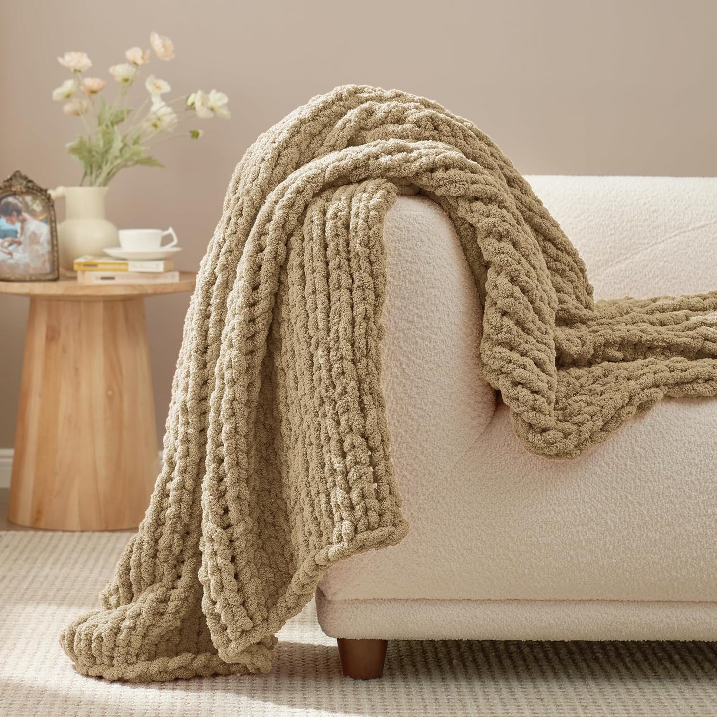 Amélie Home Chunky Knit Throw Blanket for Couch, Soft Chenille Crochet Blanket for Children, 40"x50", Beige