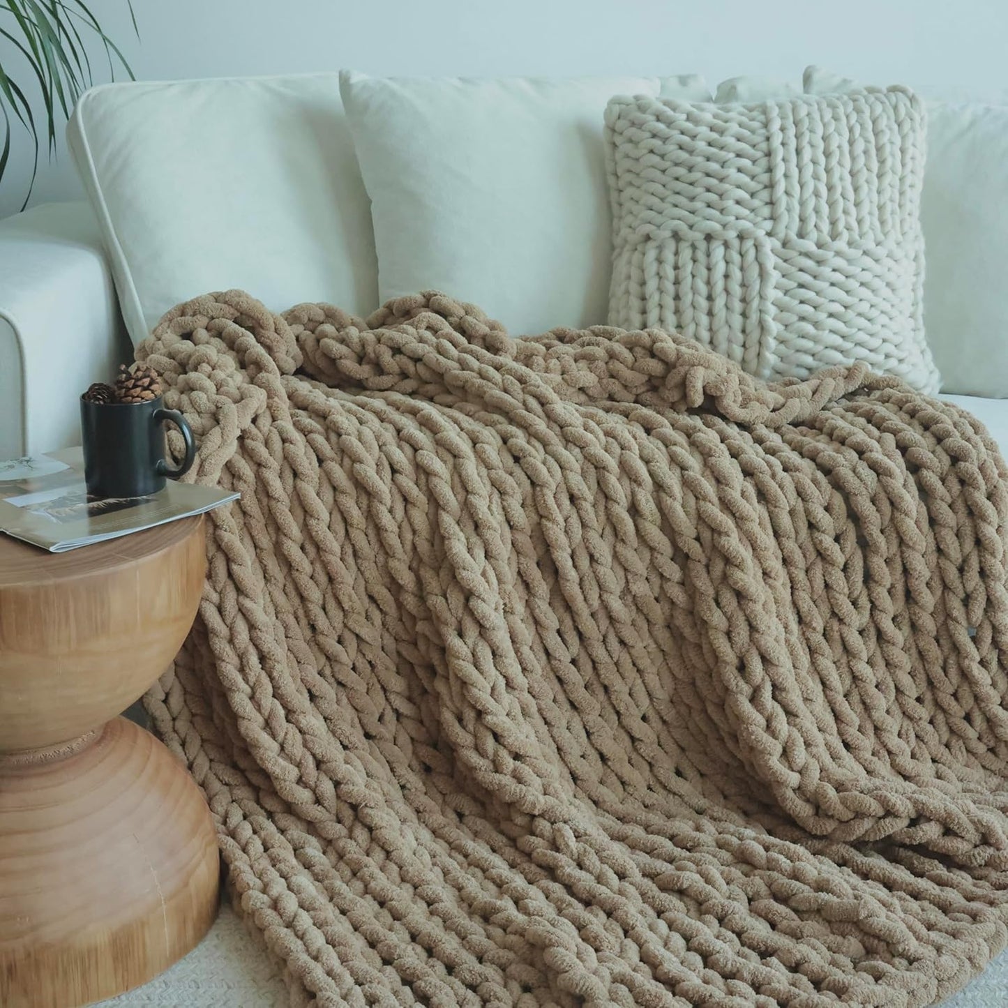 Maetoow Chenille Chunky Knit Blanket Throw （50×60 Inch）, Handmade Warm & Cozy Blanket Couch, Bed, Home Decor, Soft Breathable Fleece Banket, Christmas Thick and Giant Yarn Throws, Khaki