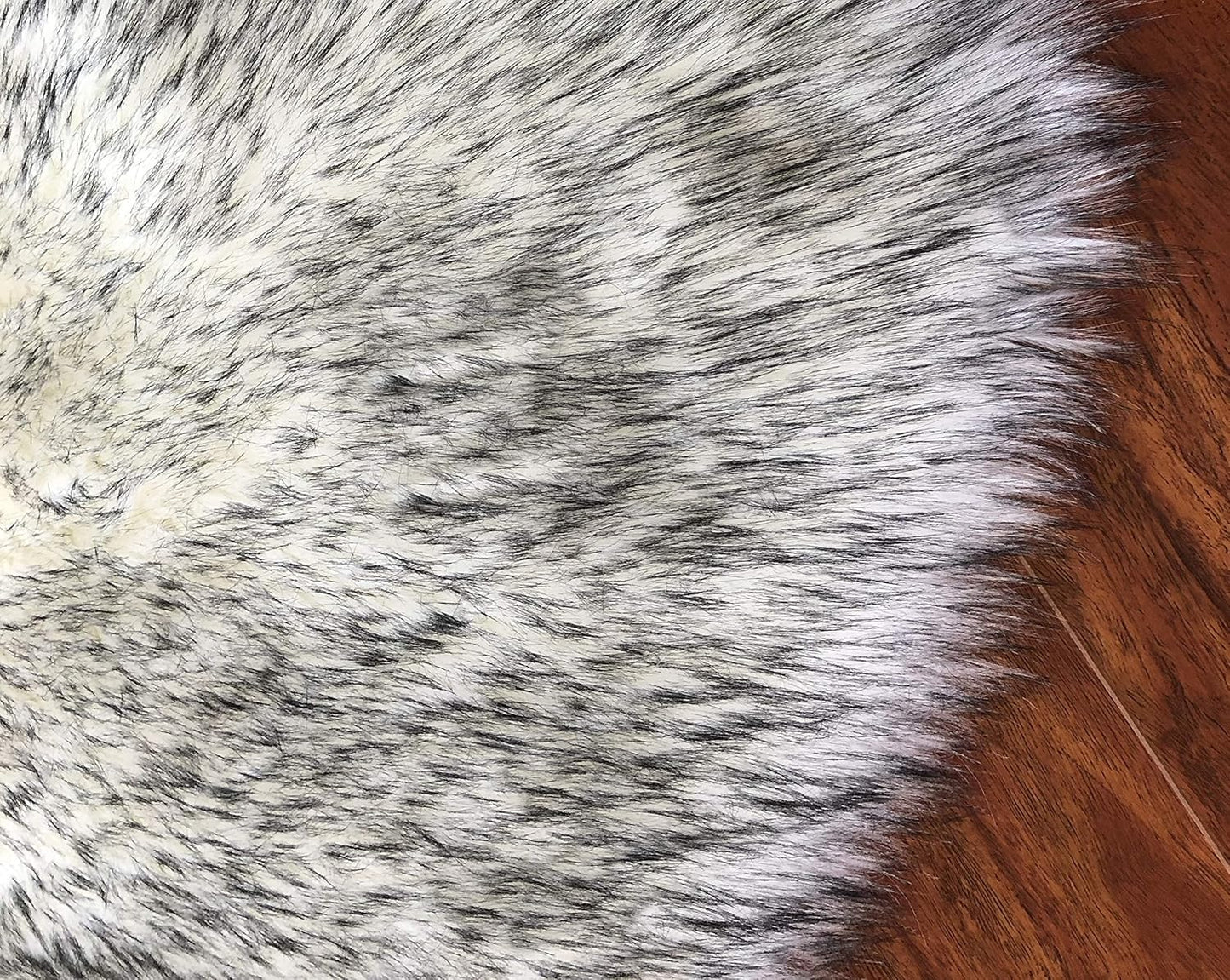 LAMBZY Faux Sheepskin Hypoallergenic Free Shape Silky Shag Rug, Luxury Shaggy Plush Carpet for Bedrooms Living Room Kids Rooms Sofa Floor Rugs(Decto 10 Pelts 6'x10', White/Black)